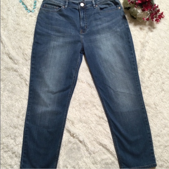 Lee | Modern Series | Sz 12 Distressed Med Rinse Cropped Jeans - Picture 4 of 15